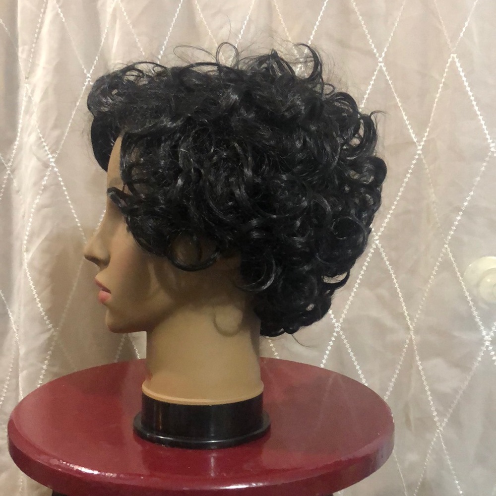 New wig, no tag. May be high quality synthetic #2